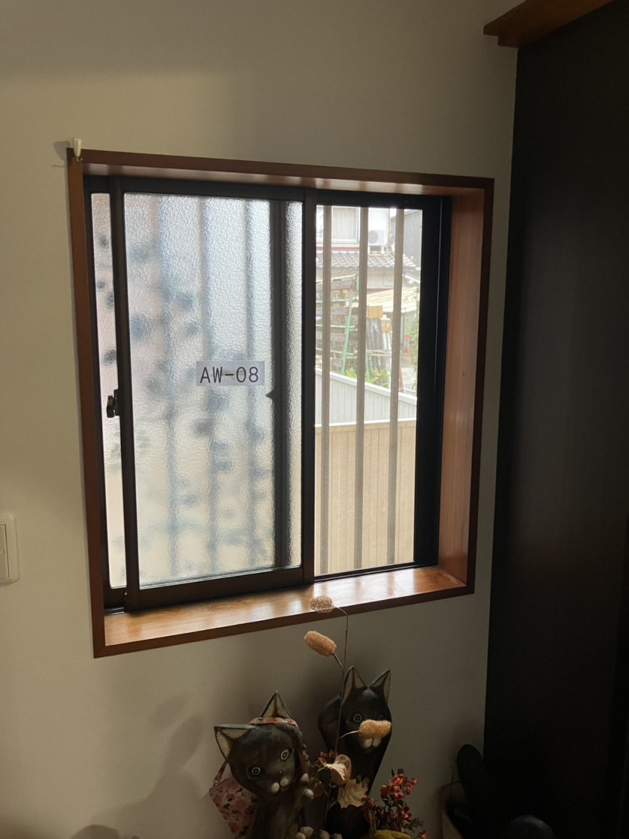 窓の匠イトゼンのまるでお家が美術館！？ 飾って楽しむ内窓インプラスの施工前の写真3