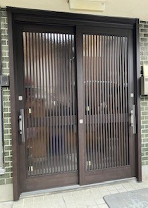 窓の匠イトゼンの防犯対策を考えて、玄関から安心リフォームの施工後の写真1