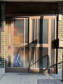 窓の匠イトゼンの防犯対策を考えて、玄関から安心リフォームの施工前の写真1