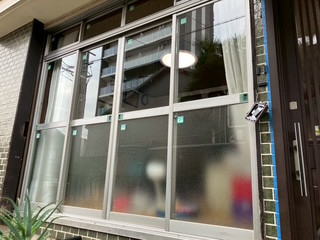 窓の匠イトゼンのこの防犯シールが、目に入らぬか！の施工後の写真1