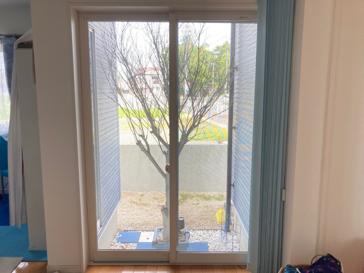 窓の匠イトゼンの泥棒が心配で…でも、毎日シャッター開け閉め大変！の施工前の写真2