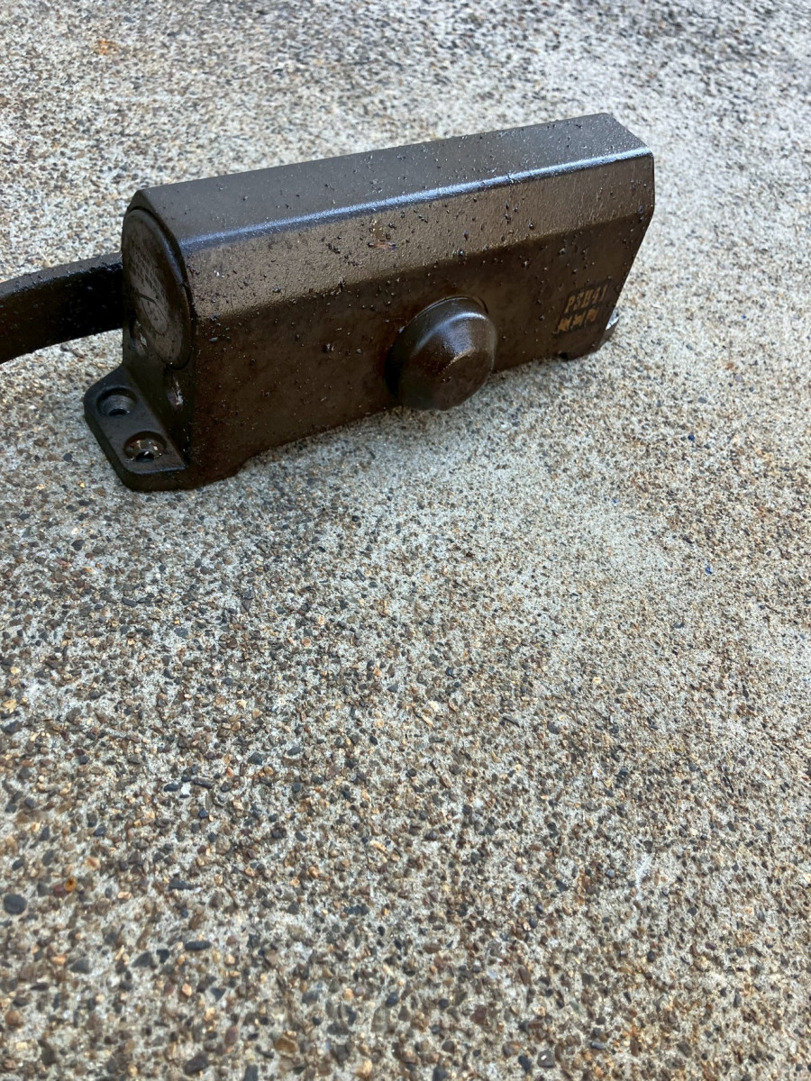 窓の匠イトゼンのドアが「バタン！」と閉まるようになったら要注意。の施工前の写真1