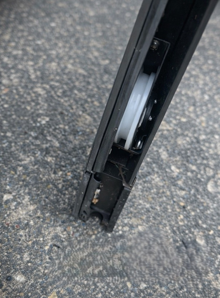 窓の匠イトゼンの玄関引き戸の戸車交換でスムーズ復活！の施工後の写真2