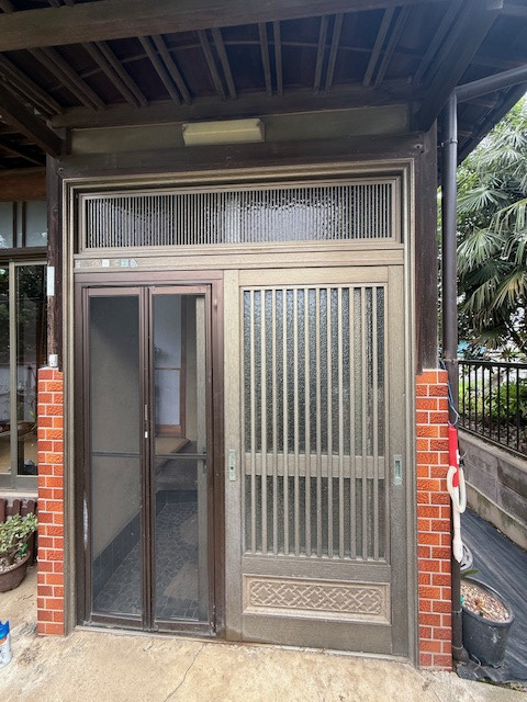 Renovation Factoryの玄関ドアリフォーム工事 〖R7.6施工〗の施工前の写真2