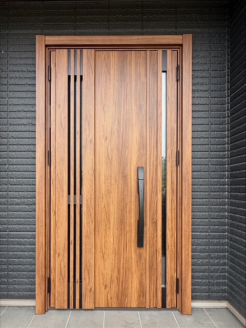 Renovation Factoryの玄関ドアリフォーム工事〖Ｒ7.9施工〗の施工後の写真1