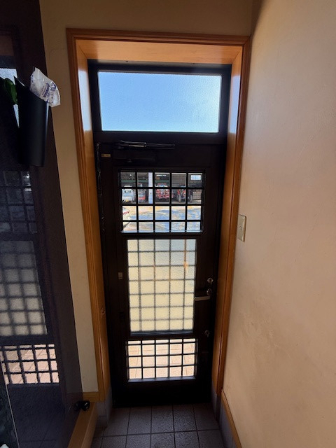 Renovation Factoryの勝手口ドアリフォーム工事〖R7.9施工〗の施工前の写真2