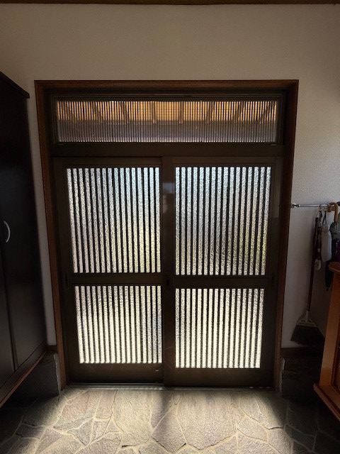 Renovation Factoryの玄関引戸リフォーム工事〖R7.9施工〗の施工前の写真2