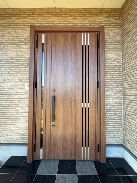 Renovation Factoryの玄関ドアリフォーム工事　〖Ｒ8.2施工〗の施工後の写真1