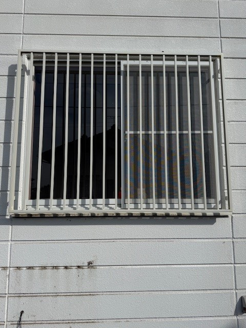 金谷ガラス店の後付面格子取付工事〖Ｒ8.2施工〗の施工後の写真2