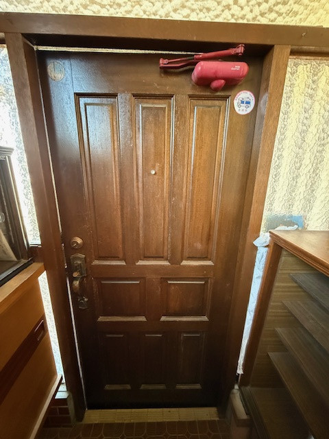 金谷ガラス店の築40年玄関ドアリフォーム工事　〖R8.3施工〗の施工前の写真2