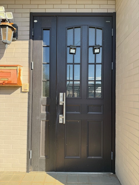 金谷ガラス店の防犯対策　玄関ドアリフォーム工事　〖R8.3施工〗の施工前の写真1