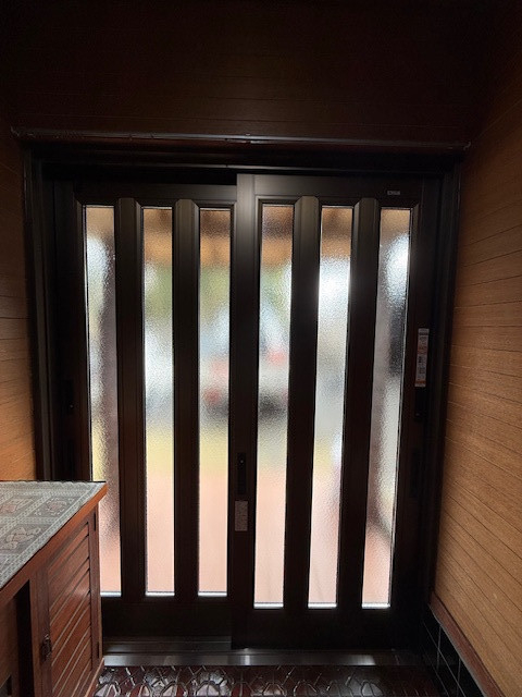 金谷ガラス店の35年前のご縁が再び　玄関引戸リフォーム工事　〖R8.3施工〗の施工後の写真2