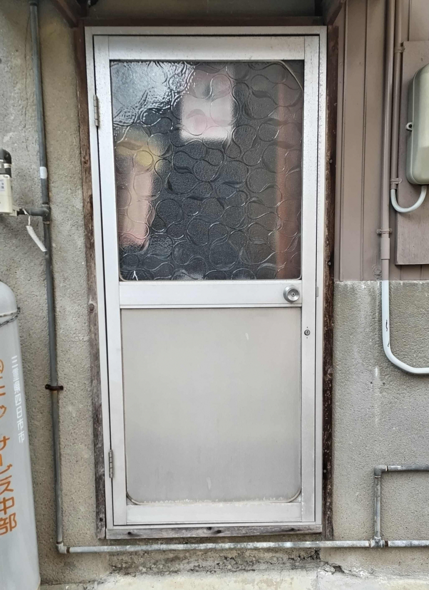 ツルタ建装社のN様邸 面格子取付例の施工前の写真1