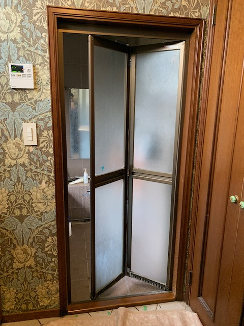 ツルタ建装社のＫ様邸　浴室折戸交換工事！の施工後の写真2