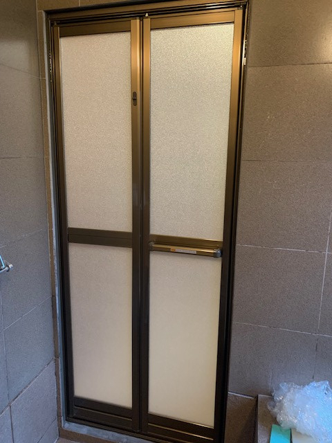 ツルタ建装社のＫ様邸　浴室折戸交換工事！の施工後の写真3