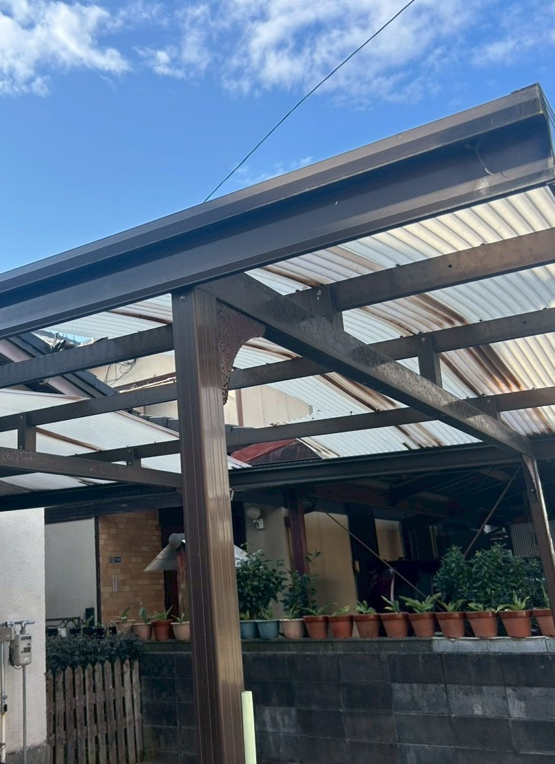 ツルタ建装社のカーポートの波板ポリカ張替の施工前の写真1