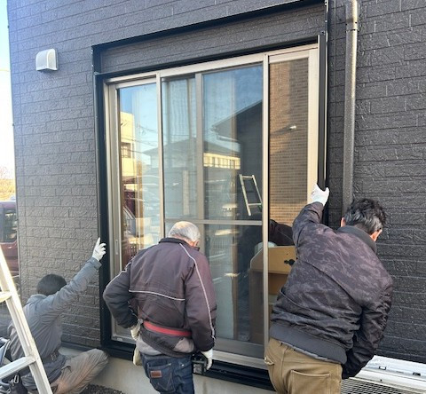 ツルタ建装社の掃出し窓後付けシャッターのご紹介の施工前の写真3