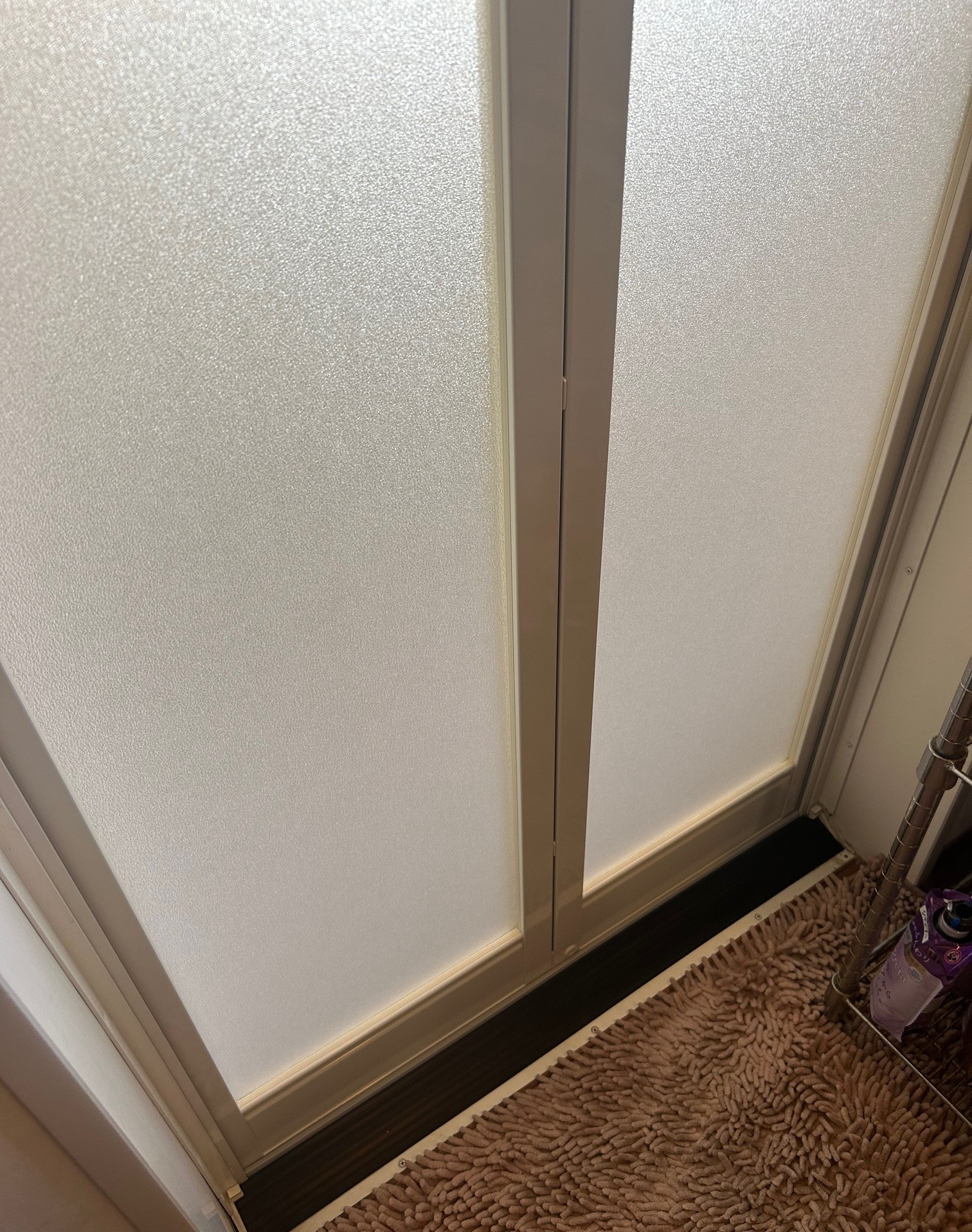 ツルタ建装社の浴室ドアが復活！LIXIL「リシェント」でスムーズな開閉にの施工後の写真2