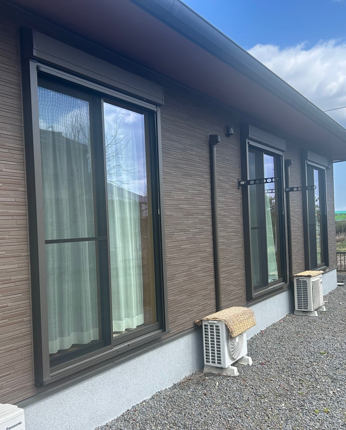 ツルタ建装社の目隠しと風通しを両立！カーテンを開けて過ごせる開放感リフォームの施工前の写真1