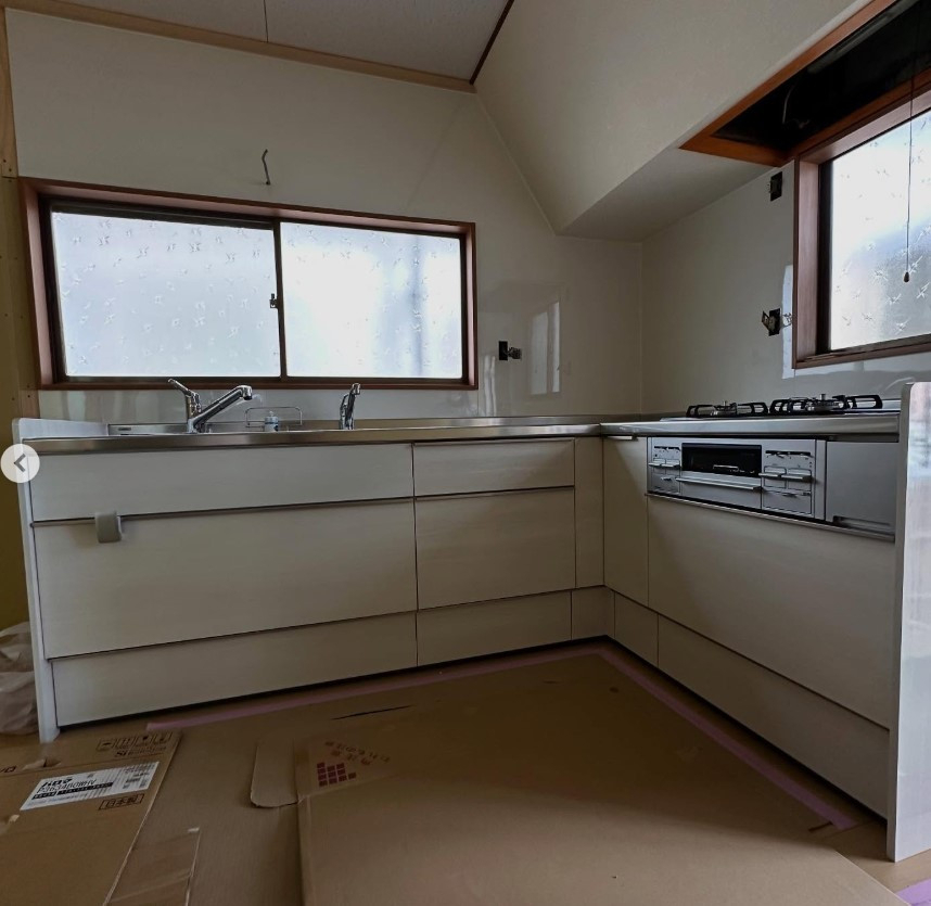 カネイシトーヨー住器のL型キッチン入替工事の施工後の写真1
