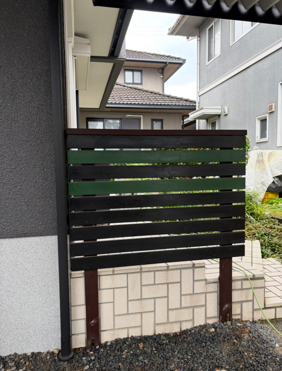 伊勢屋 舞鶴店のエコモックフェンスの施工前の写真1