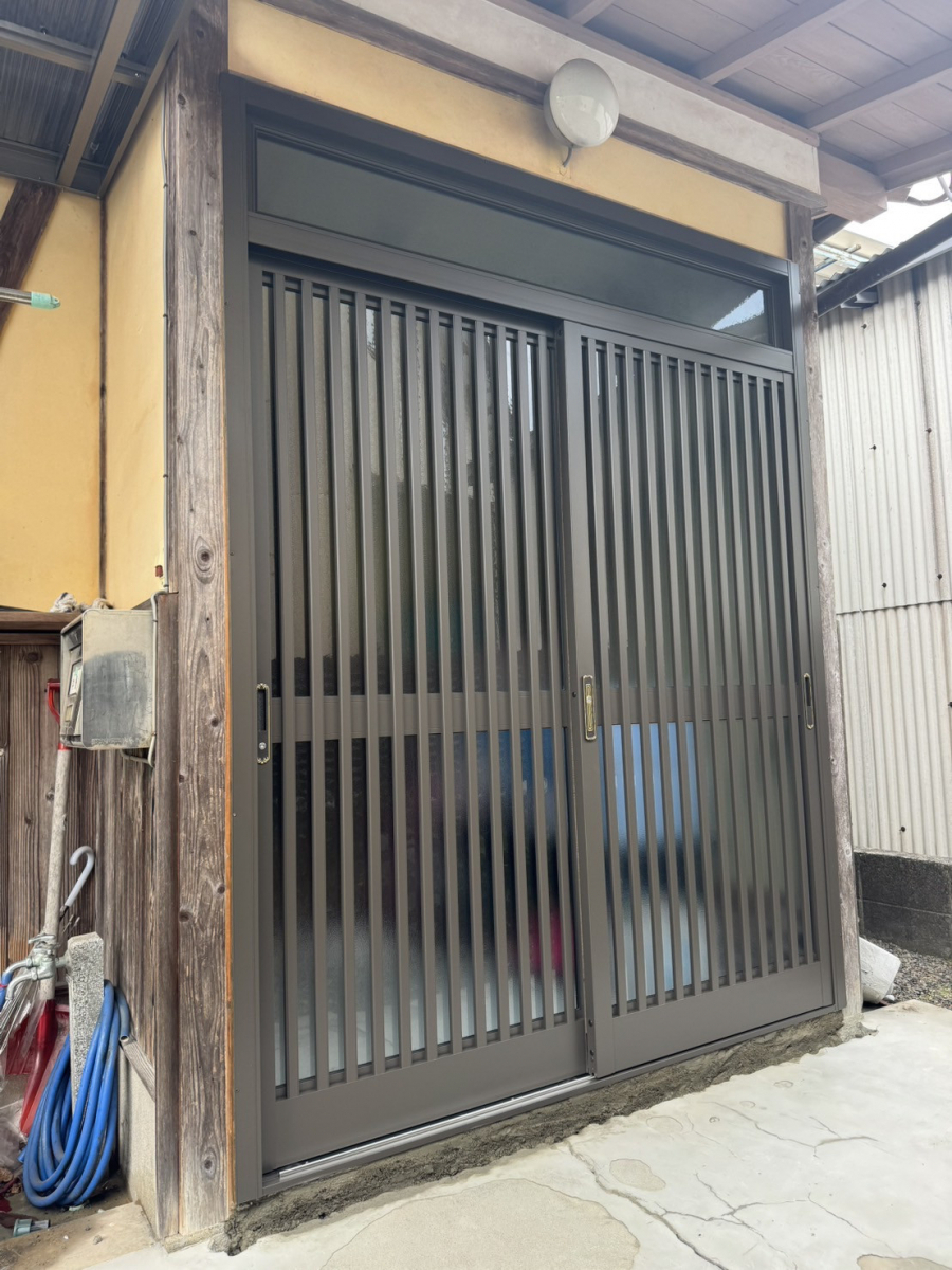伊勢屋 舞鶴店の🟫《伝統 × モダンの融合！引き戸リフォーム事例》 ＼日本家屋にぴったりな新玄関／の施工後の写真1