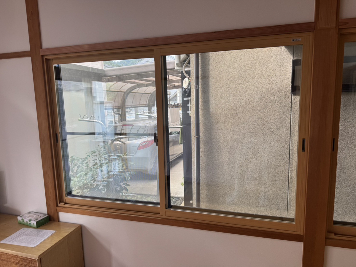 伊勢屋 舞鶴店の🏠《内窓設置＆クロス貼りで快適リフォーム》 ＼お部屋がぐっと快適に！／の施工後の写真1