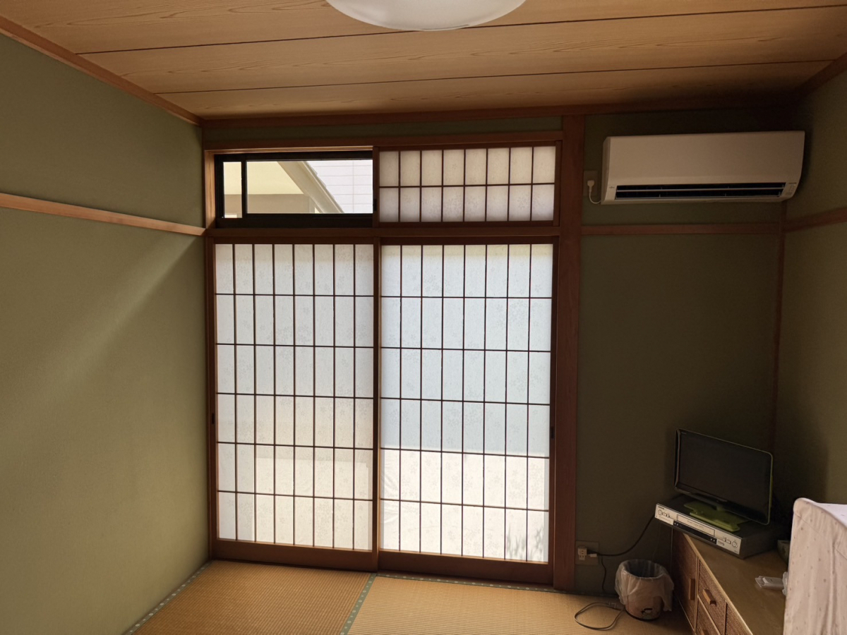 伊勢屋 舞鶴店の🏠《内窓設置＆クロス貼りで快適リフォーム》 ＼お部屋がぐっと快適に！／の施工前の写真2