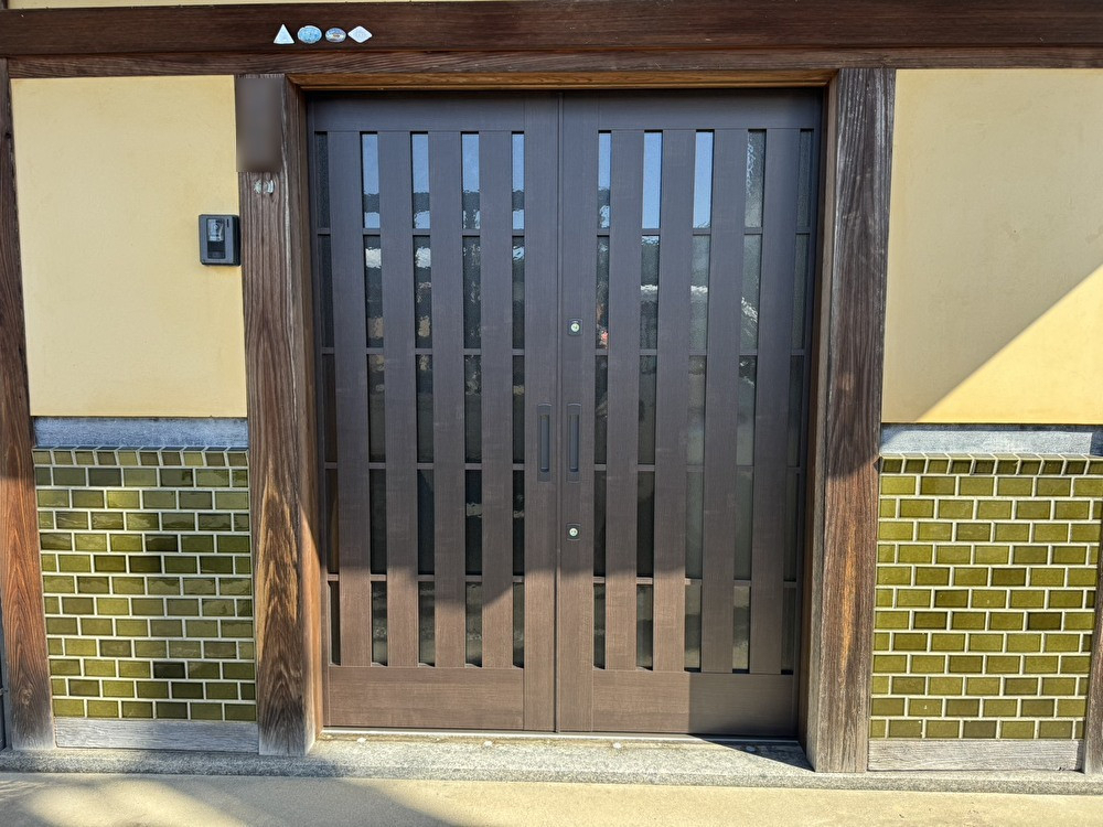 伊勢屋 舞鶴店の🟫《趣ある木製玄関を現代の快適さへリフォーム》 ＼和の風合いと機能性の両立／の施工後の写真1