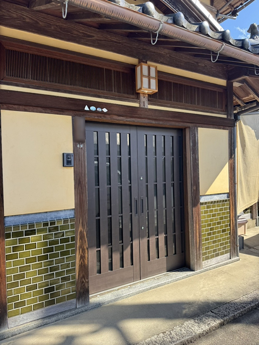 伊勢屋 舞鶴店の🟫《趣ある木製玄関を現代の快適さへリフォーム》 ＼和の風合いと機能性の両立／の施工後の写真2