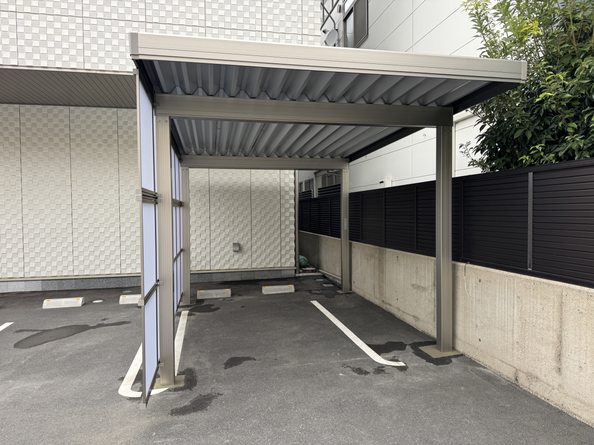 伊勢屋 舞鶴店の🚗《駐車スペースを有効活用！屋根付き物置・駐輪場リフォーム》 ＼雨の日でも安心・便利な新空間！／の施工後の写真1