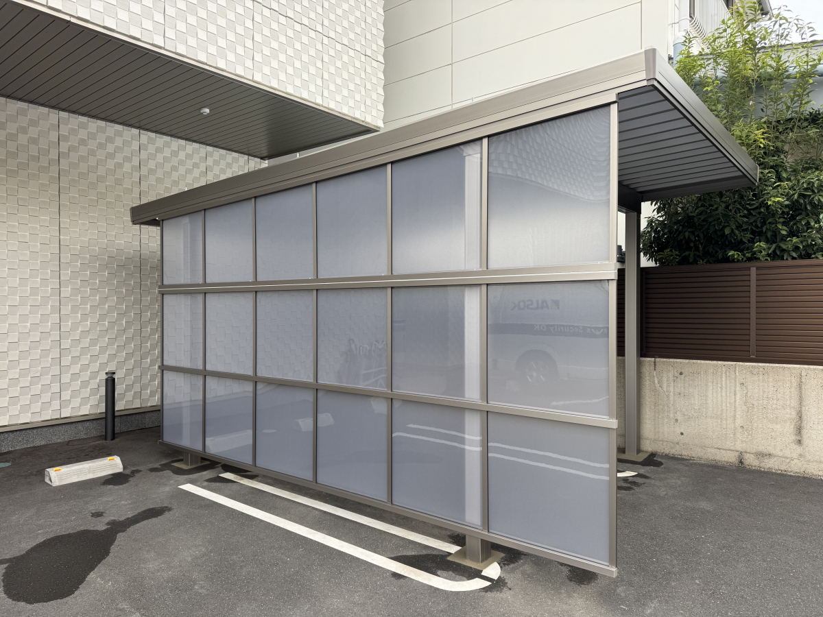 伊勢屋 舞鶴店の🚗《駐車スペースを有効活用！屋根付き物置・駐輪場リフォーム》 ＼雨の日でも安心・便利な新空間！／の施工後の写真2