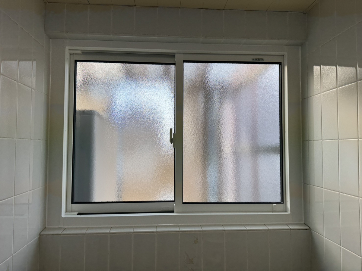 伊勢屋 舞鶴店の🔧《回らなくなったルーバー窓を一新！》 ＼視界クリア＆防犯強化で暮らし快適／の施工後の写真2