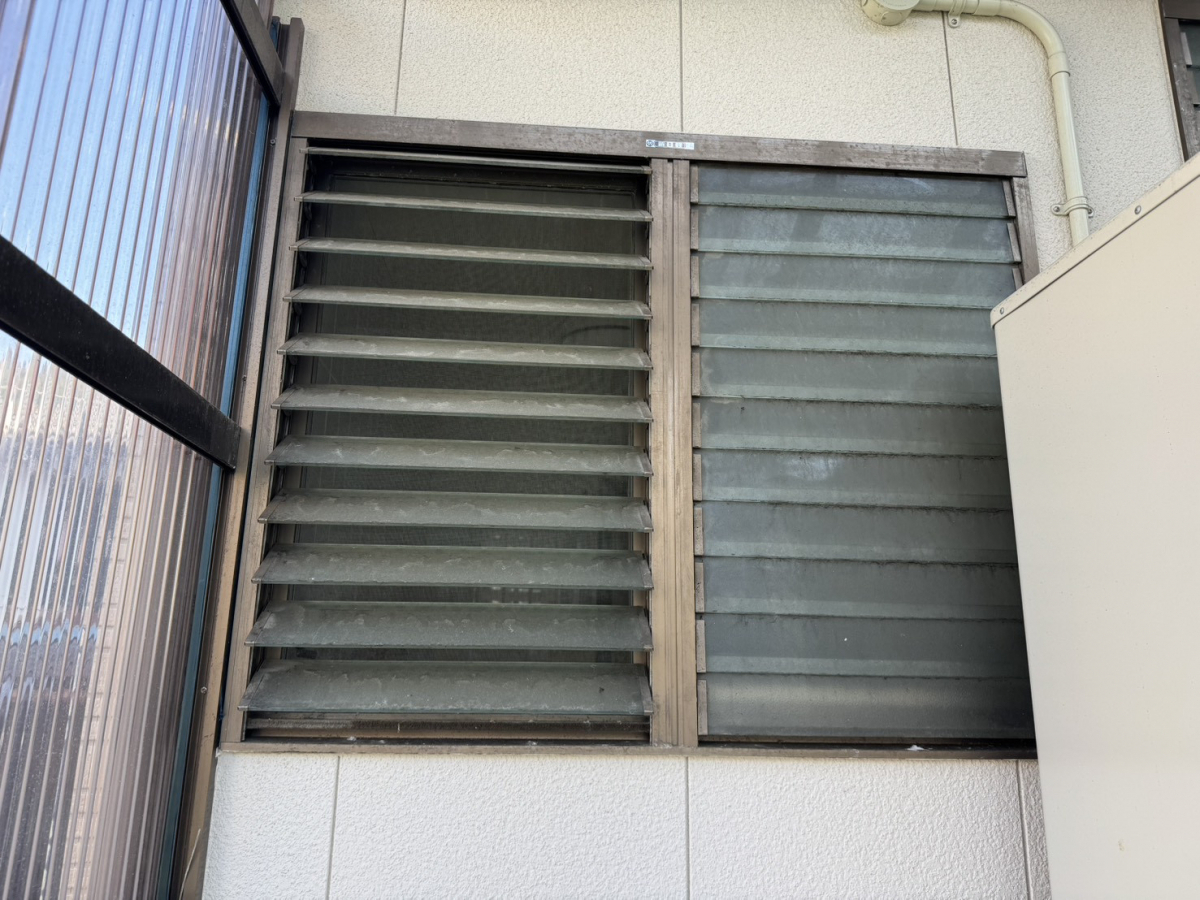 伊勢屋 舞鶴店の🔧《回らなくなったルーバー窓を一新！》 ＼視界クリア＆防犯強化で暮らし快適／の施工前の写真1