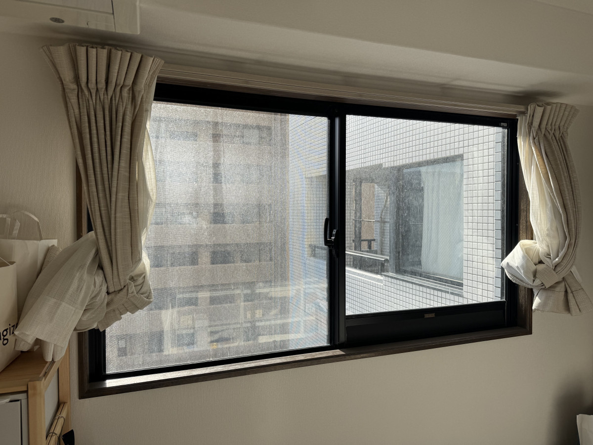 伊勢屋 舞鶴店の❄️《内窓リフォームでヒヤッと感をやわらげる》 ＼お部屋の寒さ・結露対策に「内窓」という選択／の施工前の写真1