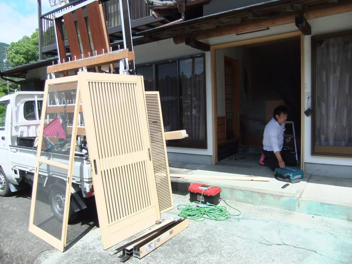 松井トーヨー住建の玄関リシェントの施工前の写真1