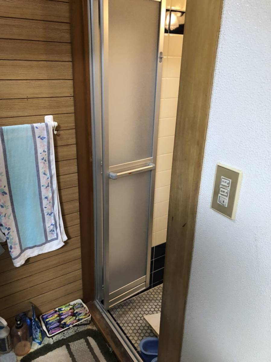 松井トーヨー住建の浴室折戸取替工事の施工後の写真1