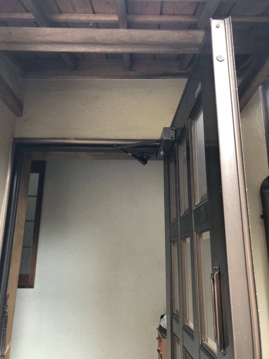松井トーヨー住建のドアクローザー交換の施工後の写真2