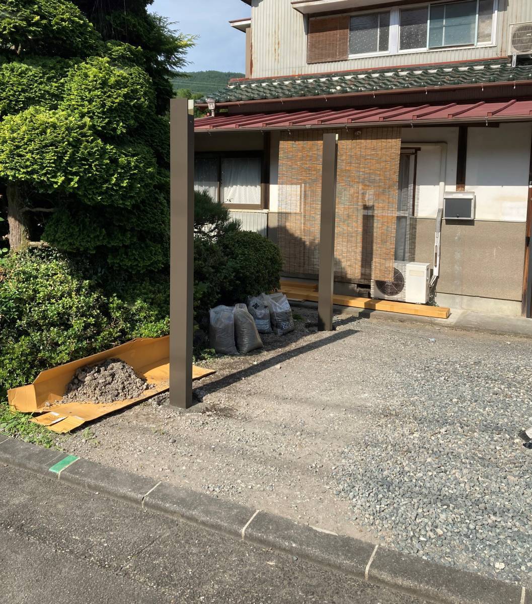 松井トーヨー住建のカーポートの施工前の写真1
