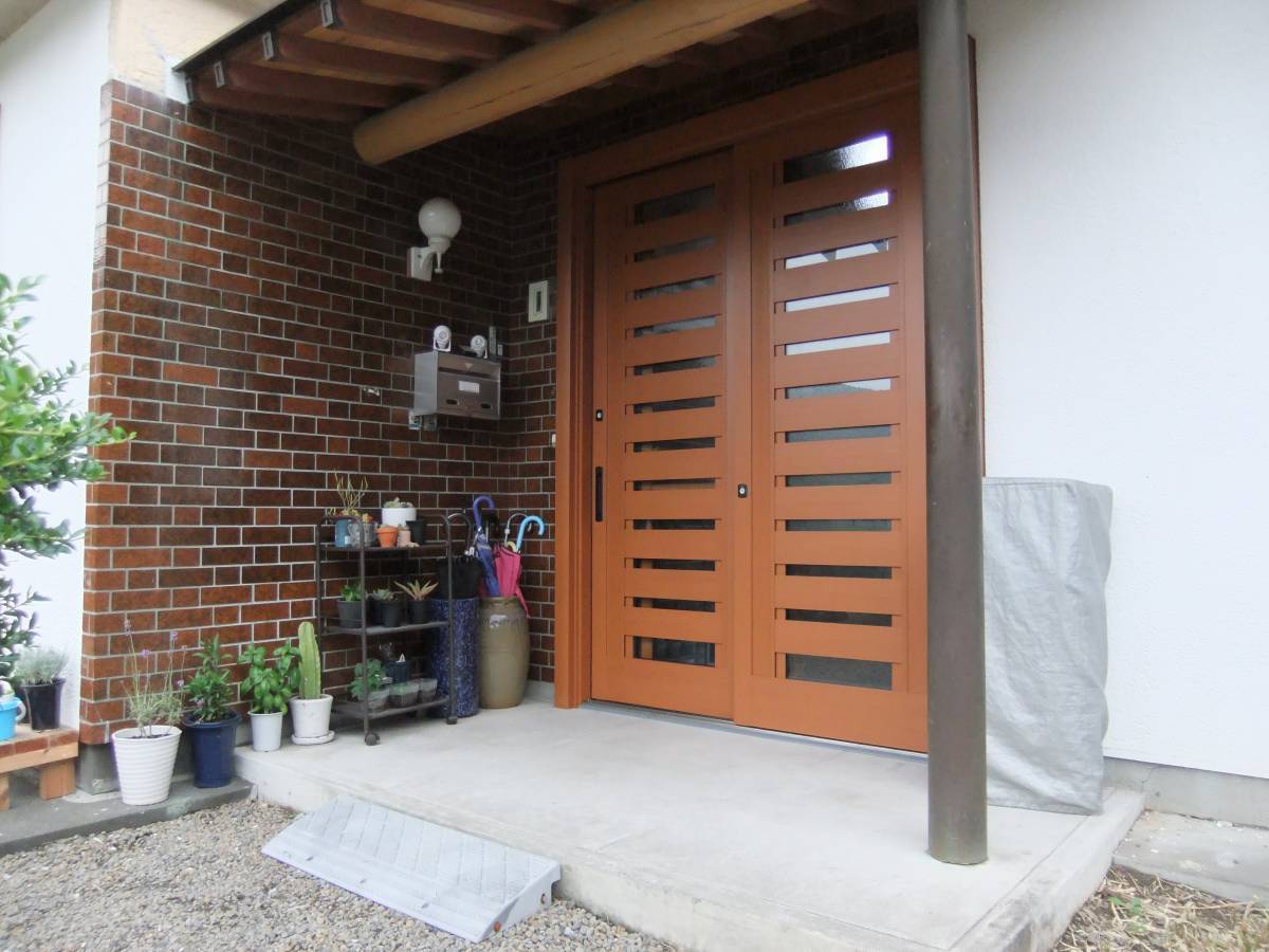 松井トーヨー住建の玄関リシェントの施工後の写真1