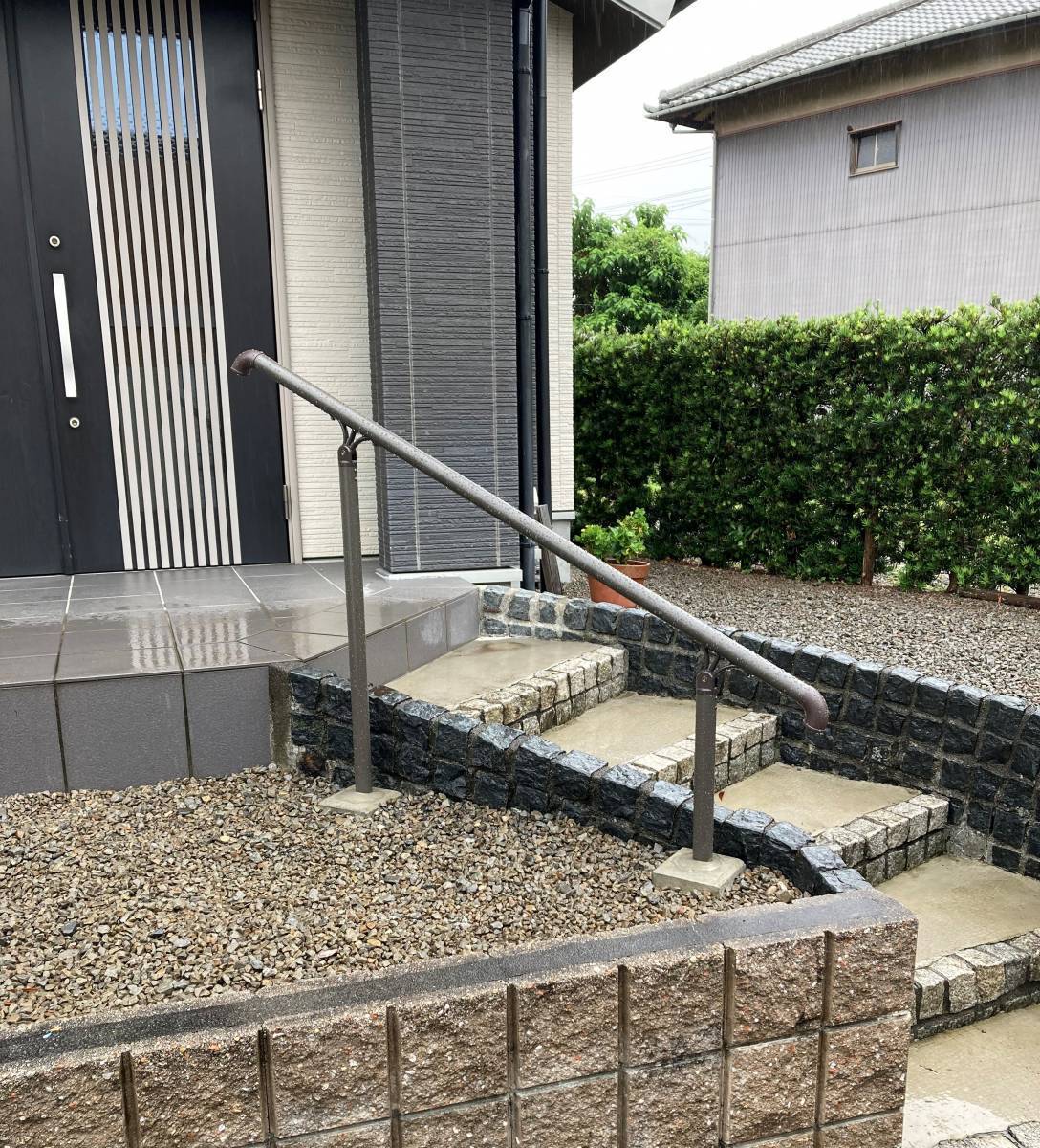 松井トーヨー住建の外階段手摺取付の施工後の写真1