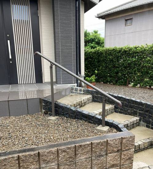 松井トーヨー住建の外階段手摺取付施工事例写真1