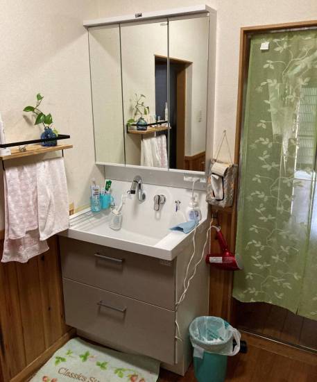松井トーヨー住建の洗面化粧台施工事例写真1