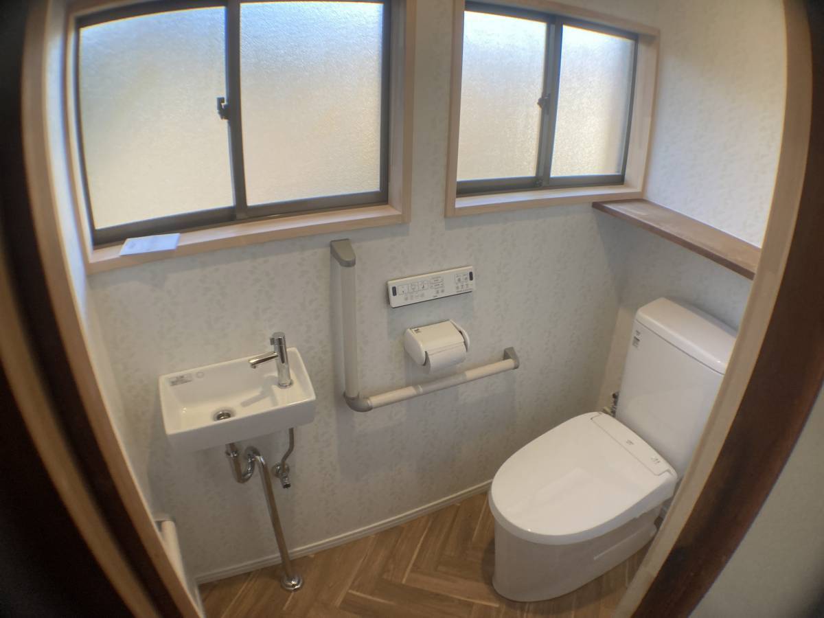 松井トーヨー住建のトイレ交換の施工後の写真1