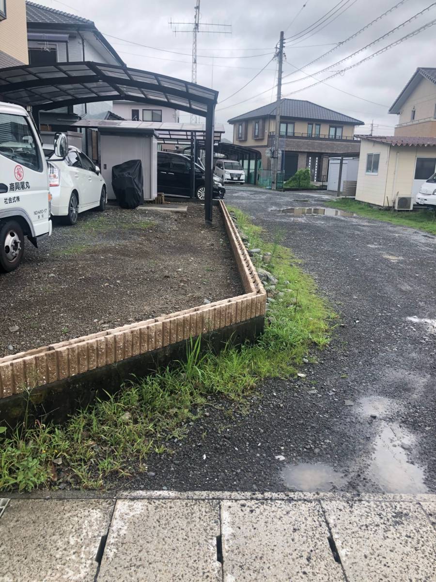 松井トーヨー住建のフェンス取付の施工前の写真1