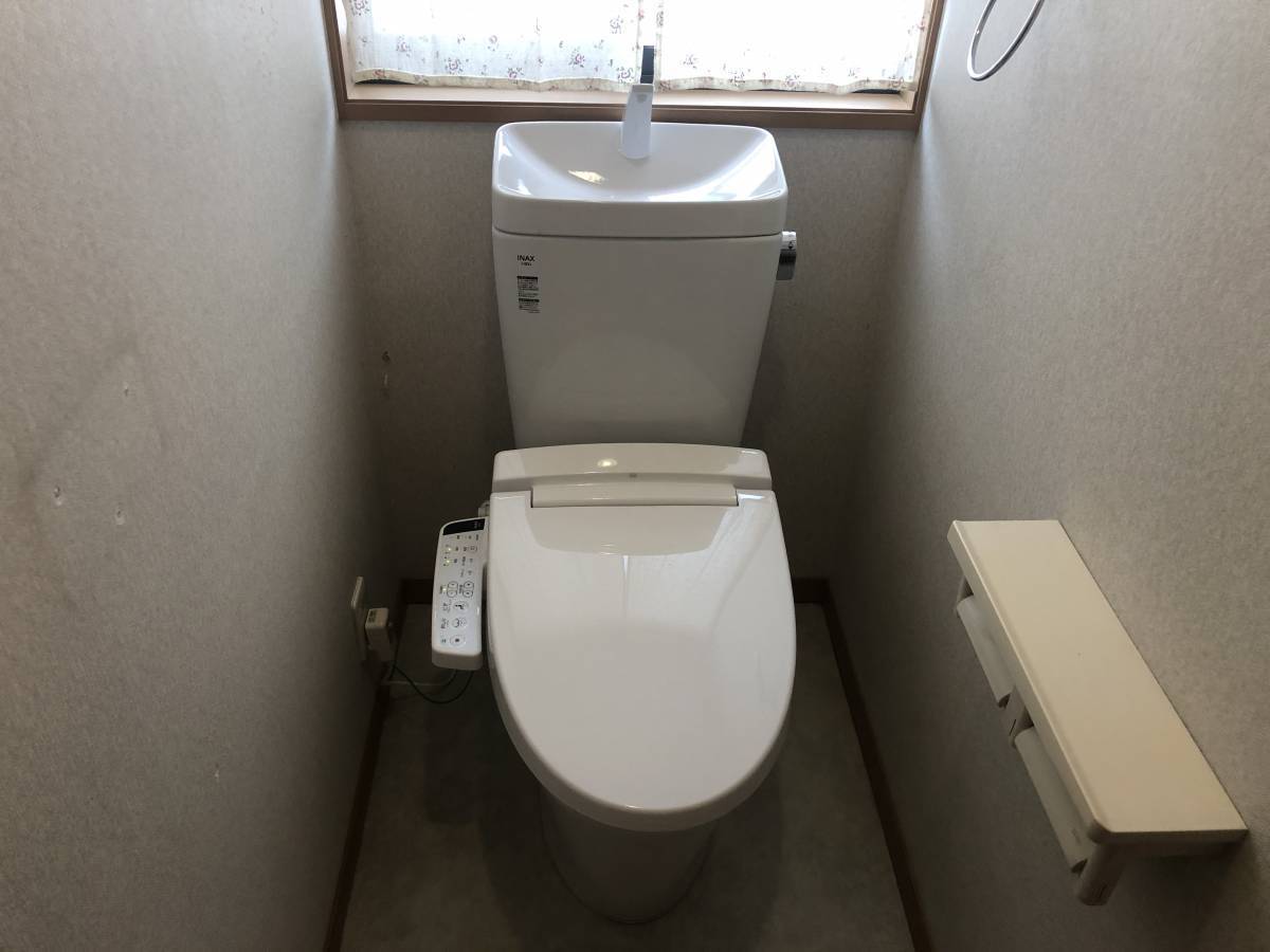 松井トーヨー住建のトイレ交換の施工後の写真1