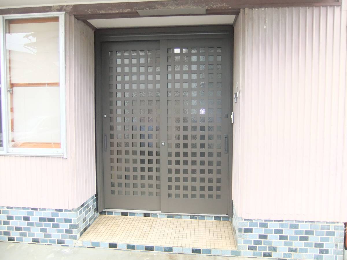 松井トーヨー住建の玄関リシェントの施工後の写真1