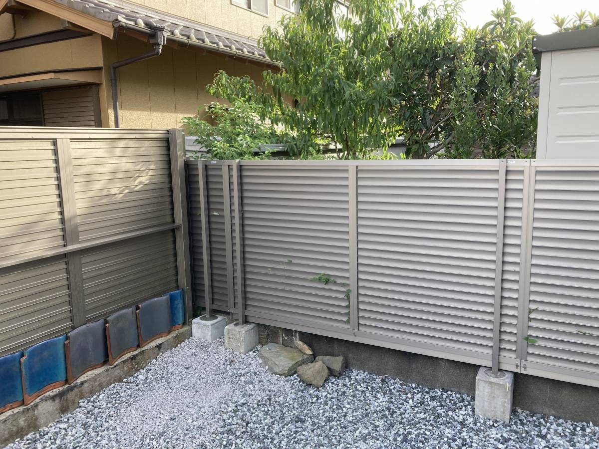 松井トーヨー住建の規格外幅のフェンス取付の施工後の写真1
