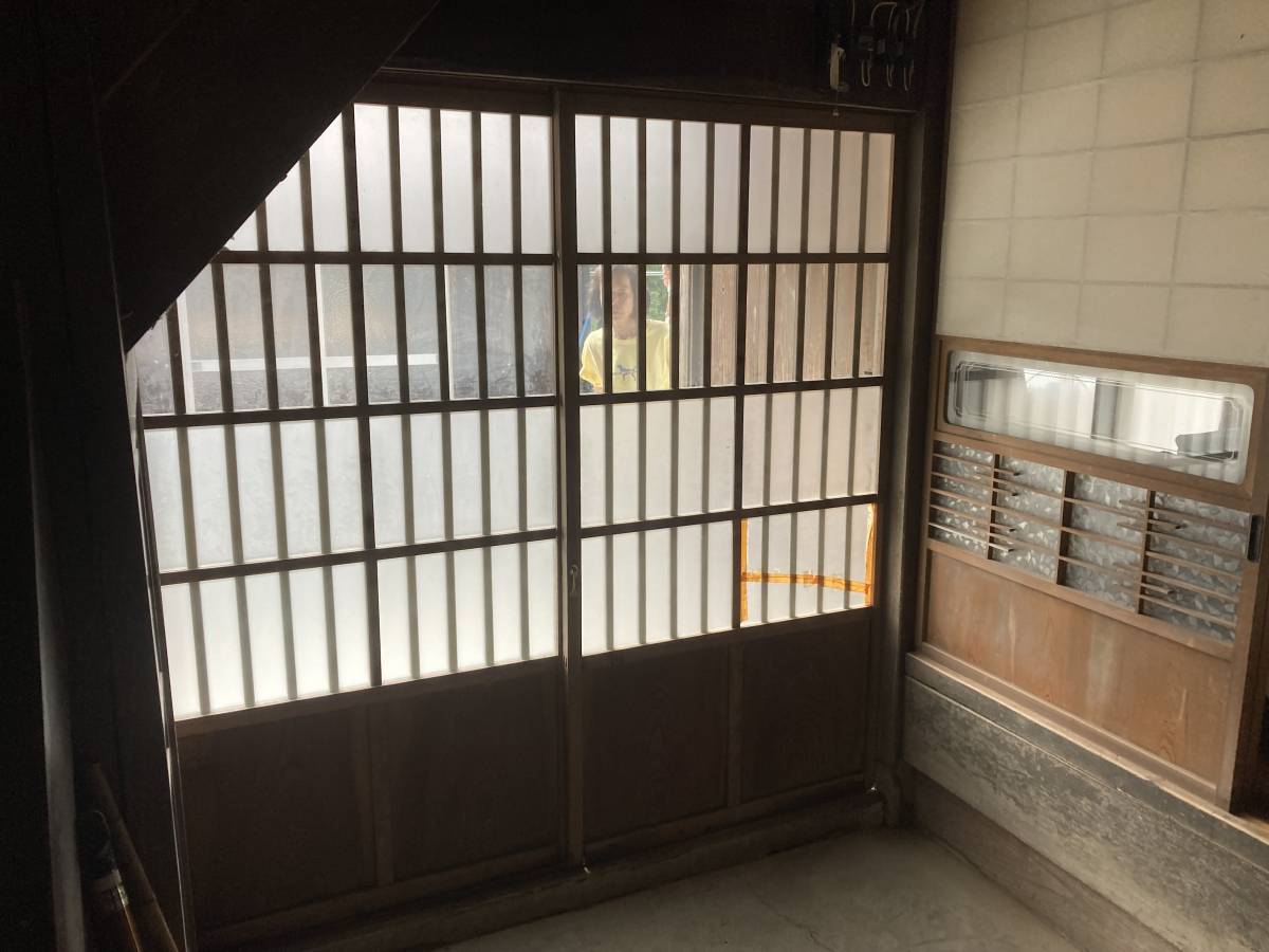 松井トーヨー住建の玄関交換工事の施工前の写真3