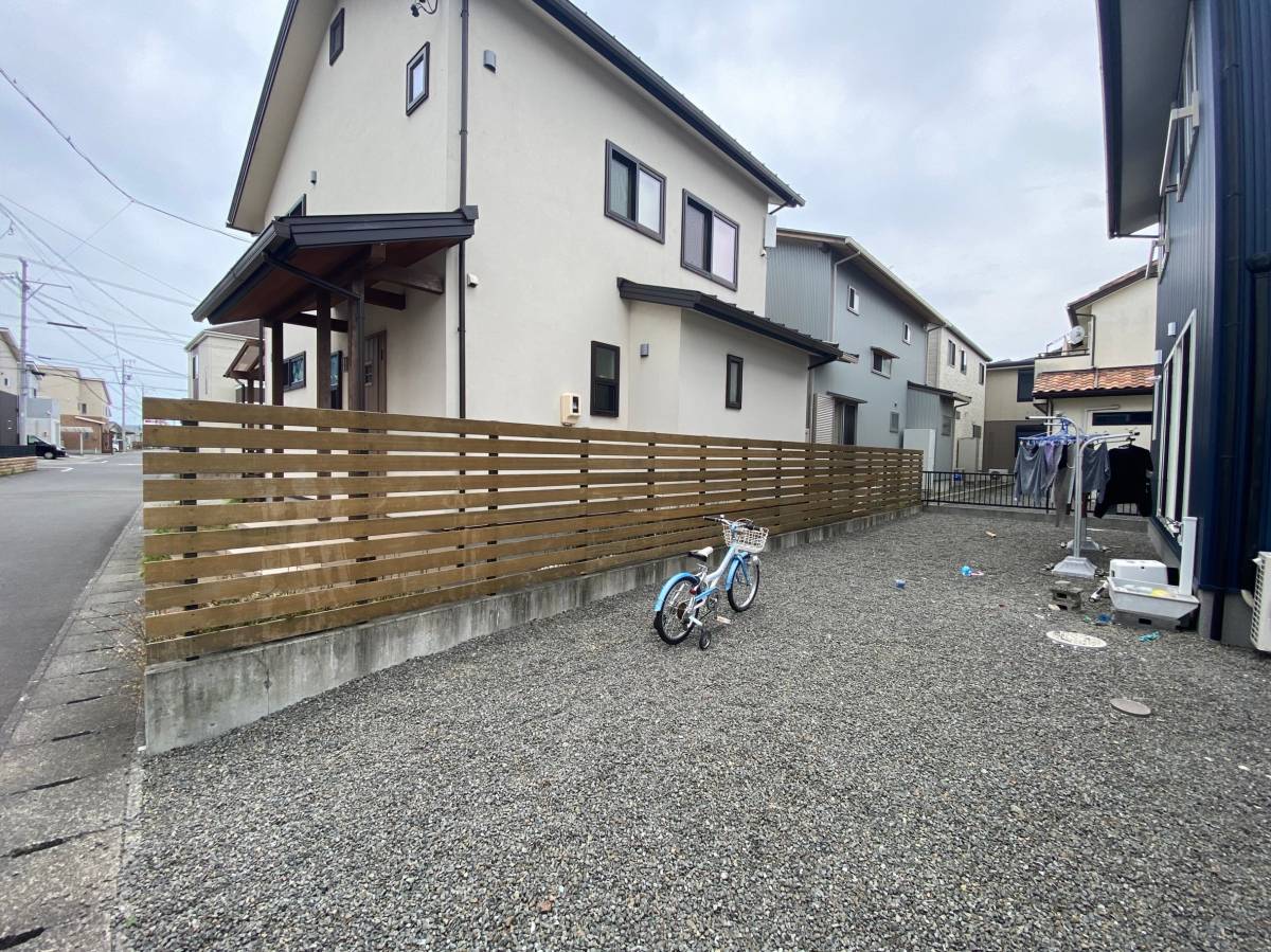 松井トーヨー住建のフェンス交換の施工前の写真1